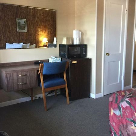 Jack Pine Motel Riverton Eksteriør bilde